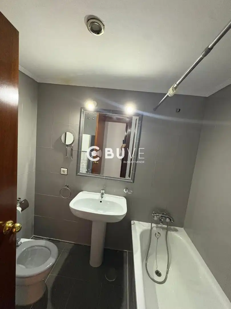 Baño de Piso en venta en Montequinto con Aire acondicionado, Piscina y Piscina comunitaria
