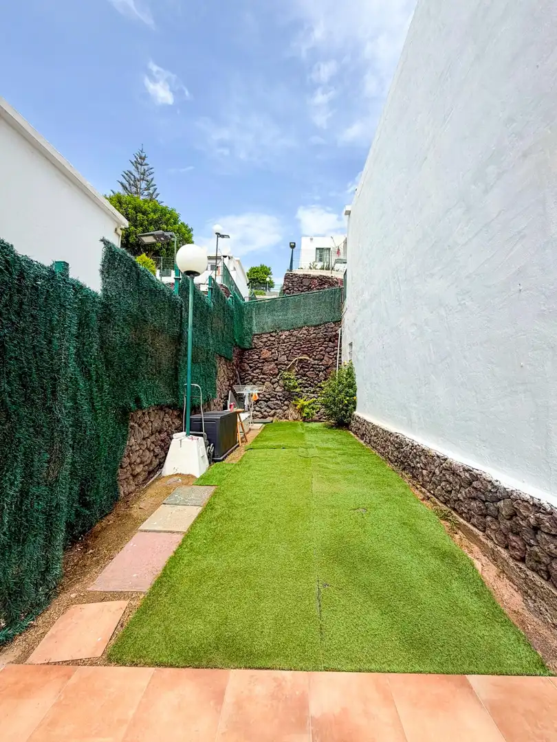 Vista exterior de Casa o xalet de lloguer en San Bartolomé de Tirajana amb Aire condicionat, Calefacció i Jardí privat