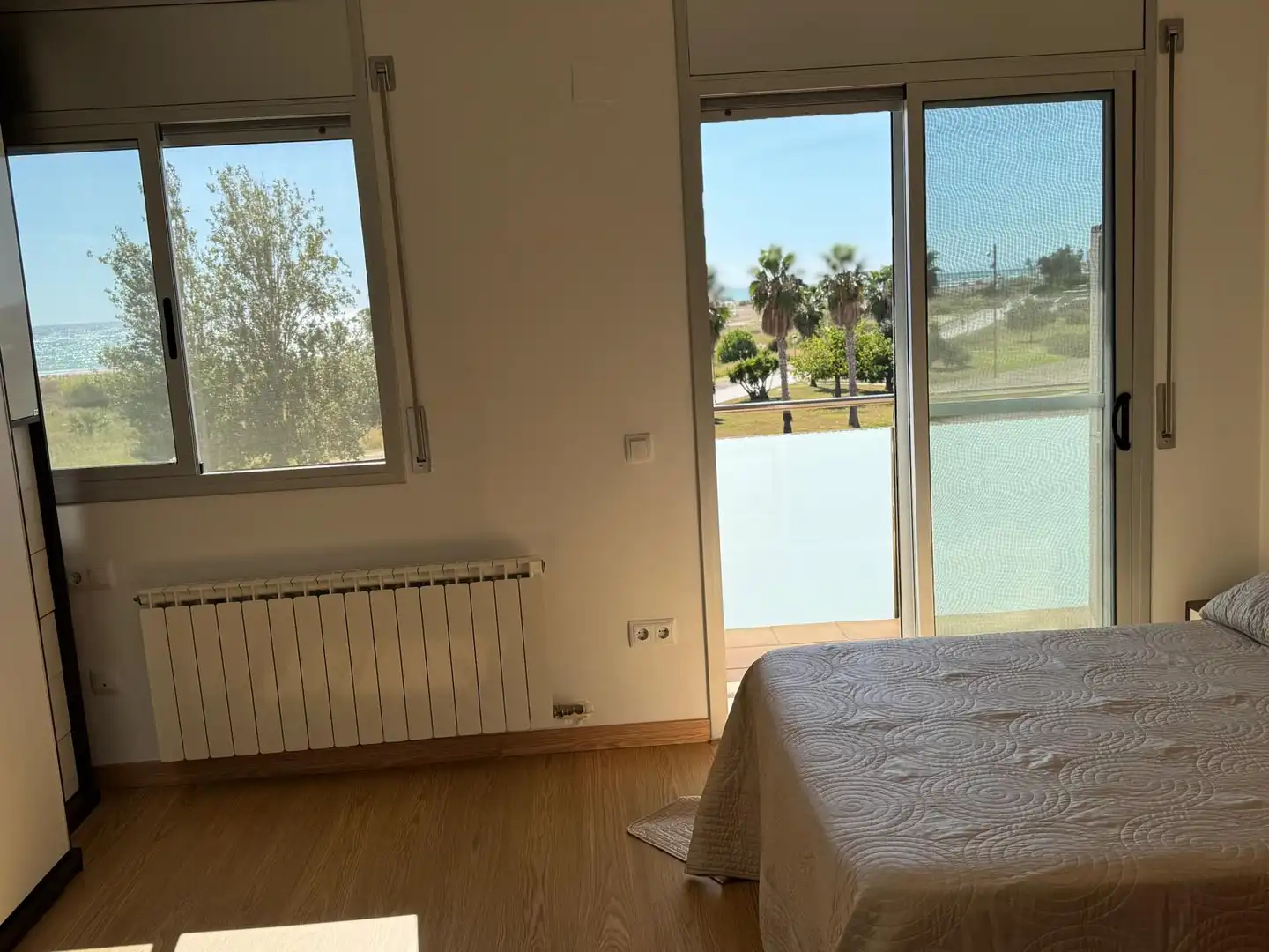 Bedroom of Flat for sale in Cubelles  with Air Conditioner, Heating and Storage room