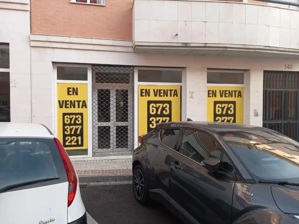 Local comercial en venta en Avenida Primero de Mayo, imagen 3