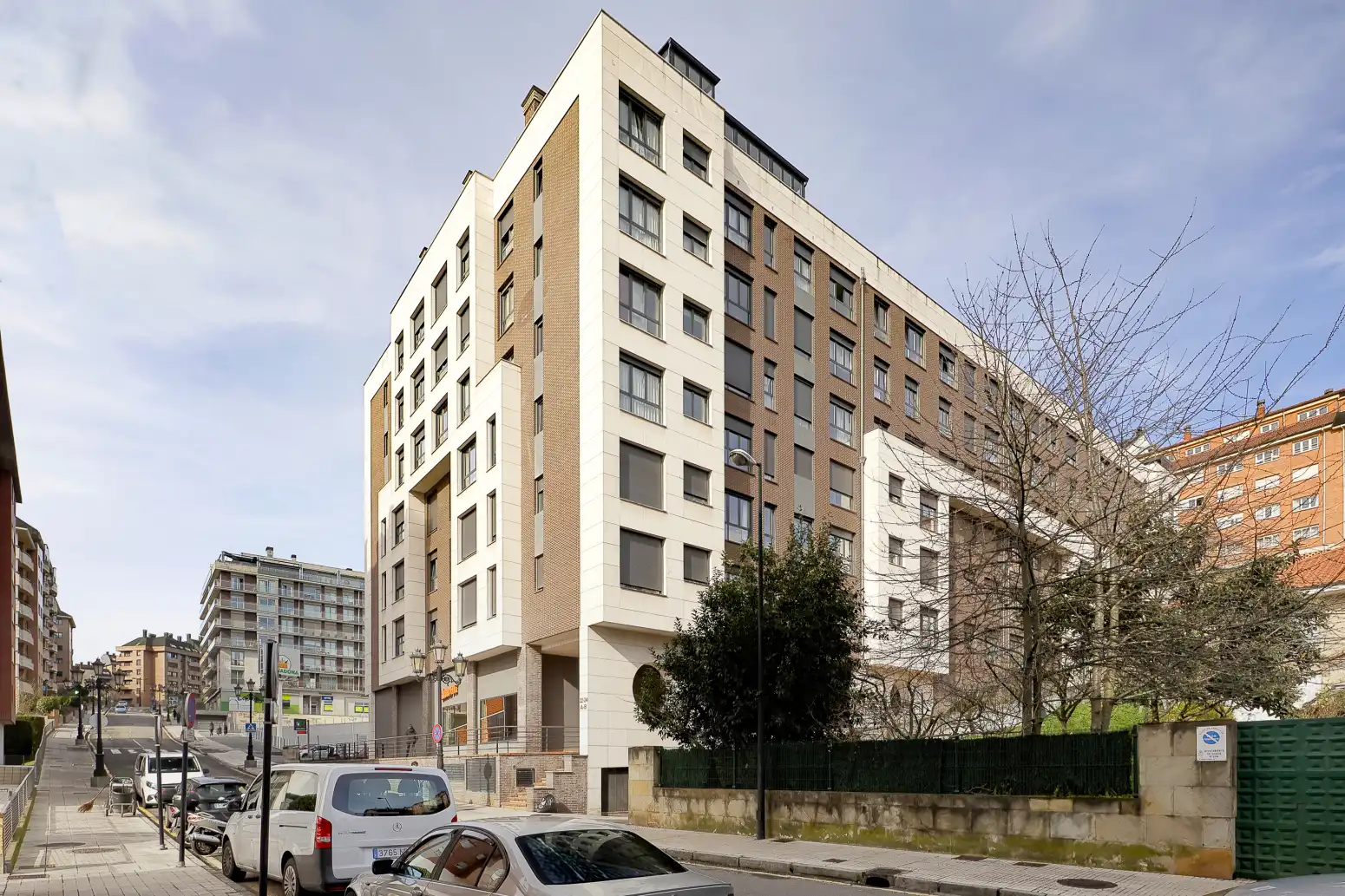 Vista exterior de Ático en venta en Oviedo  con Calefacción, Terraza y Trastero