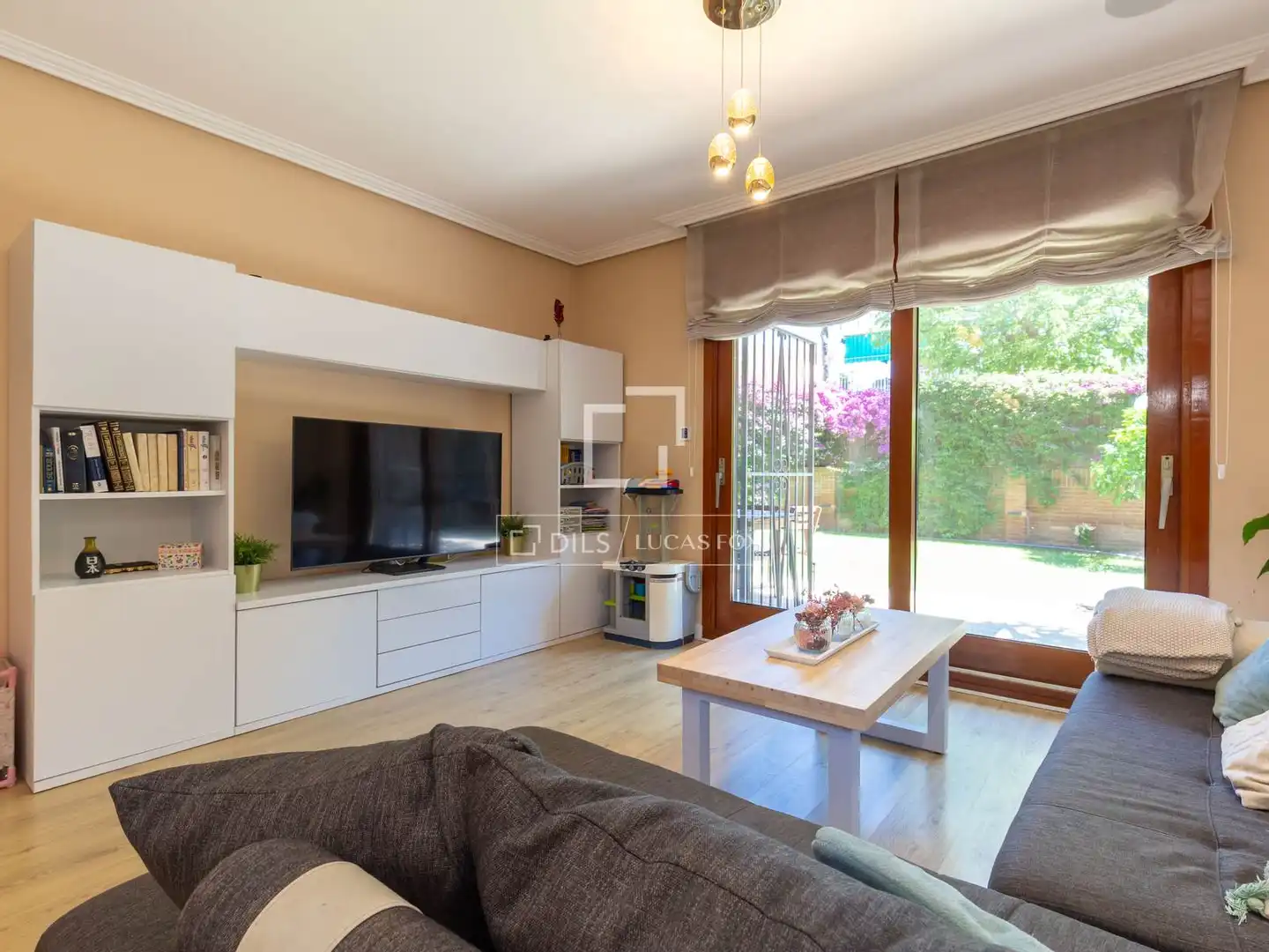 Sala de estar de Piso en venta en Esplugues de Llobregat con Aire acondicionado, Calefacción y Jardín privado