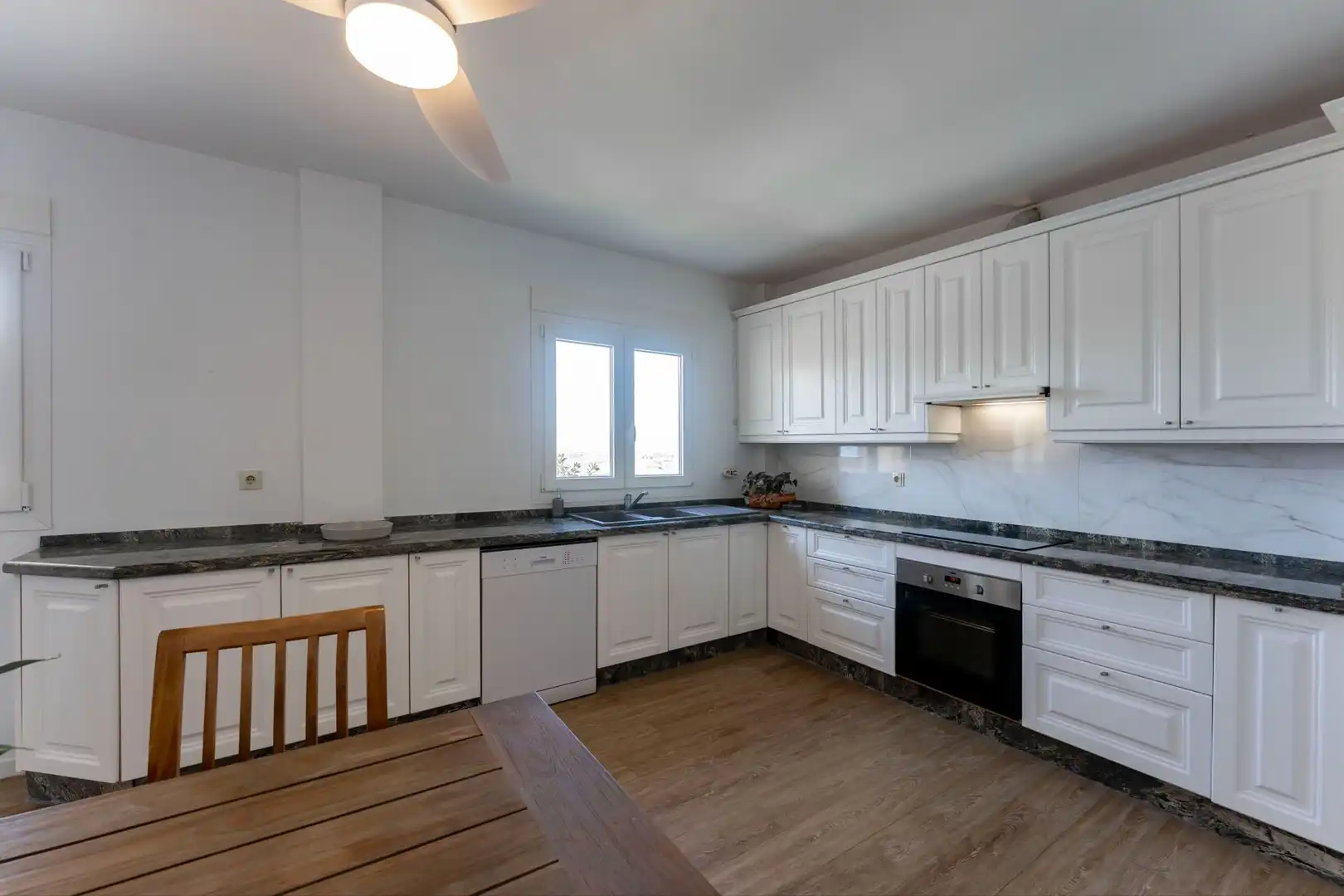 Kitchen of Houses for sale in Coín  with Swimming Pool