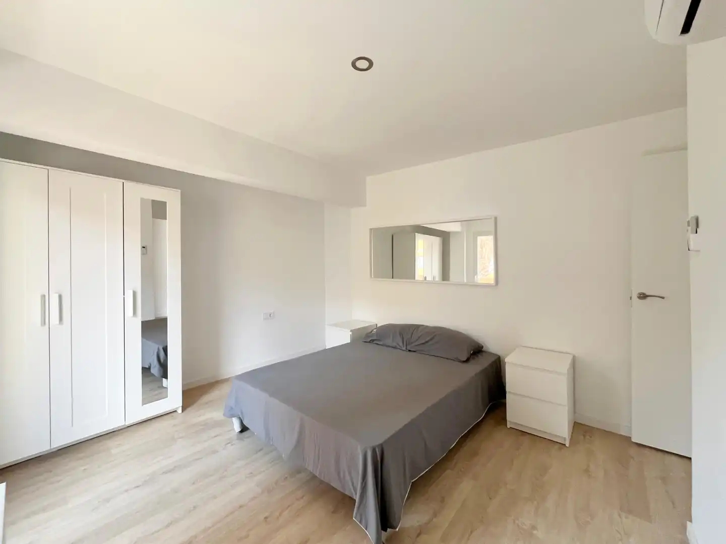 Bedroom of Flat for rent in Valencia  with Air Conditioner, Heating and Furnished