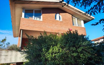 Vista exterior de Casa o xalet en venda en Castellví de Rosanes amb Calefacció, Jardí privat i Terrassa