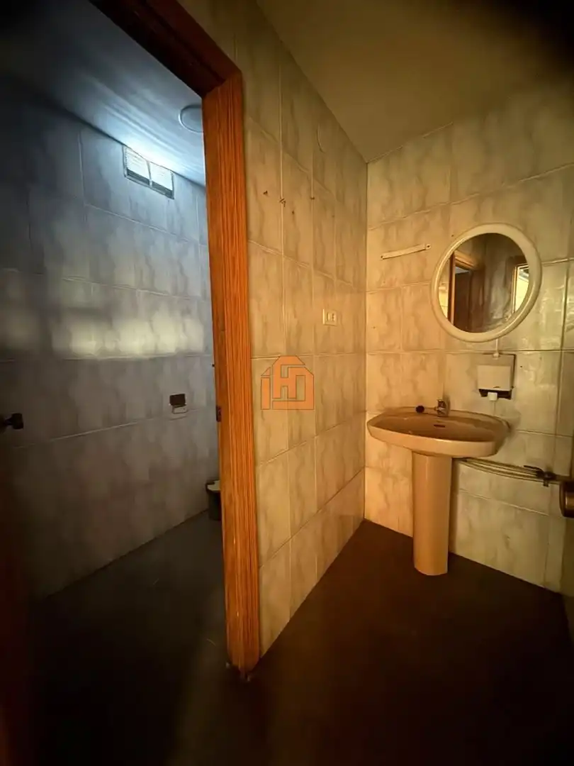 Baño de Nave industrial de alquiler en La Lastra