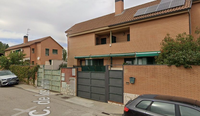 Single-family semi-detached for sale in C/ Almendros, La Montaña - El Cortijo