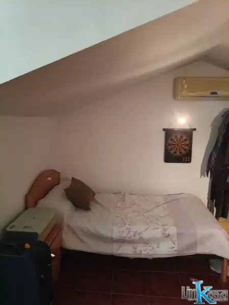 Dormitori de Casa adosada en venda en Linares amb Calefacció, Traster i Piscina