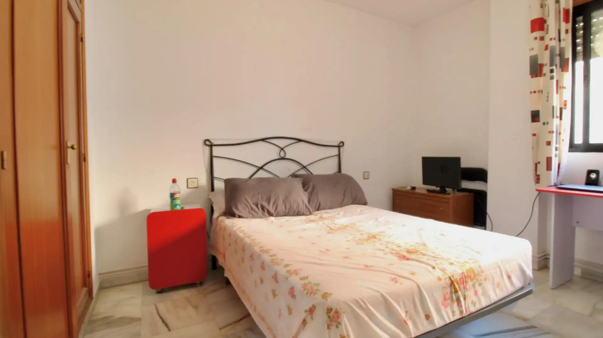 Dormitori de Pis en venda en Granada amb Aire condicionat i Calefacció