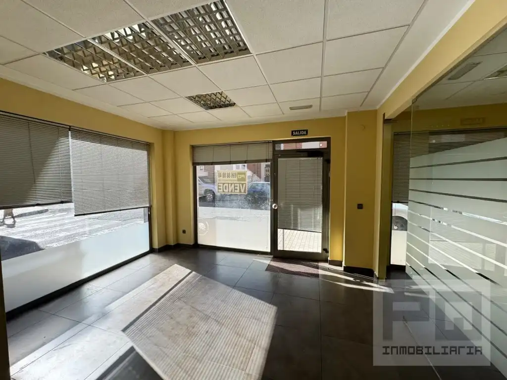 Local comercial en venta en Calle Virgen De La Soterraña, imagen 2