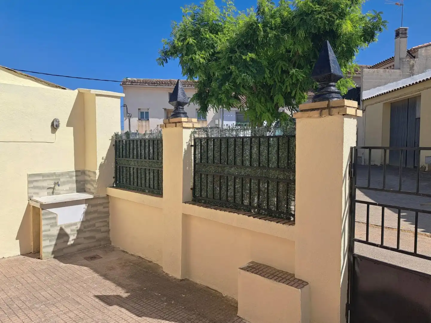 Exterior view of Houses for sale in Villargordo del Cabriel  with Terrace and Storage room