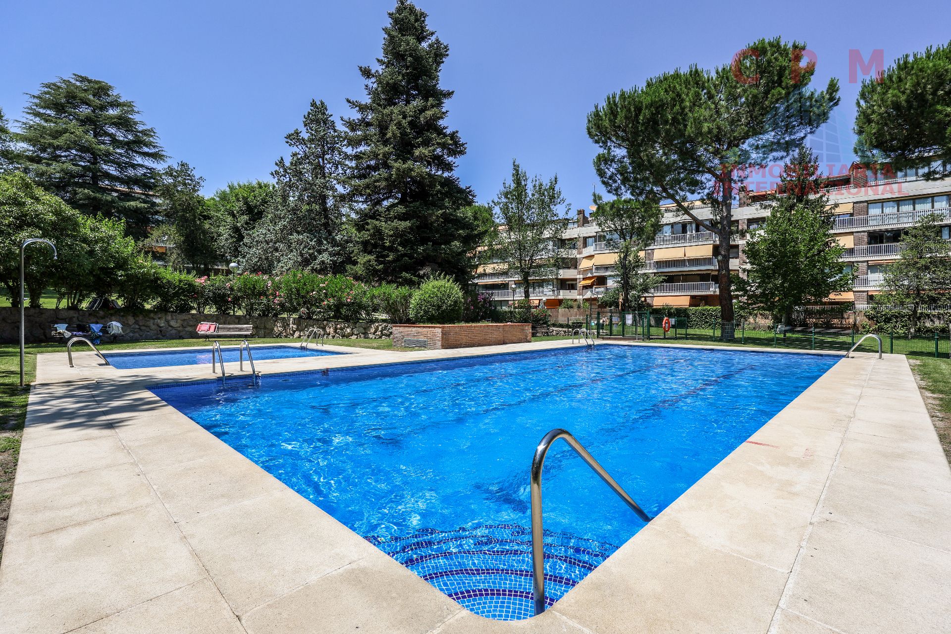 Piscina de Pis de lloguer en La Moraleja amb Aire condicionat, Calefacció i Jardí privat