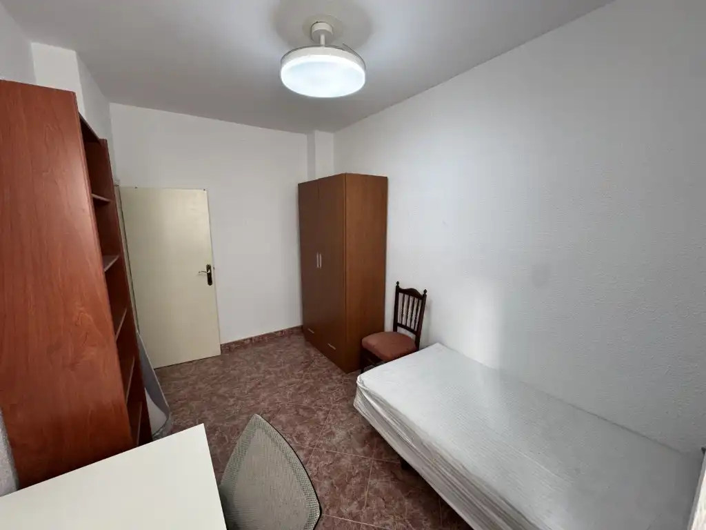 Wohnung zur Miete in Calle Infanta Doña Maria, Ciudad Jardín - Zoco