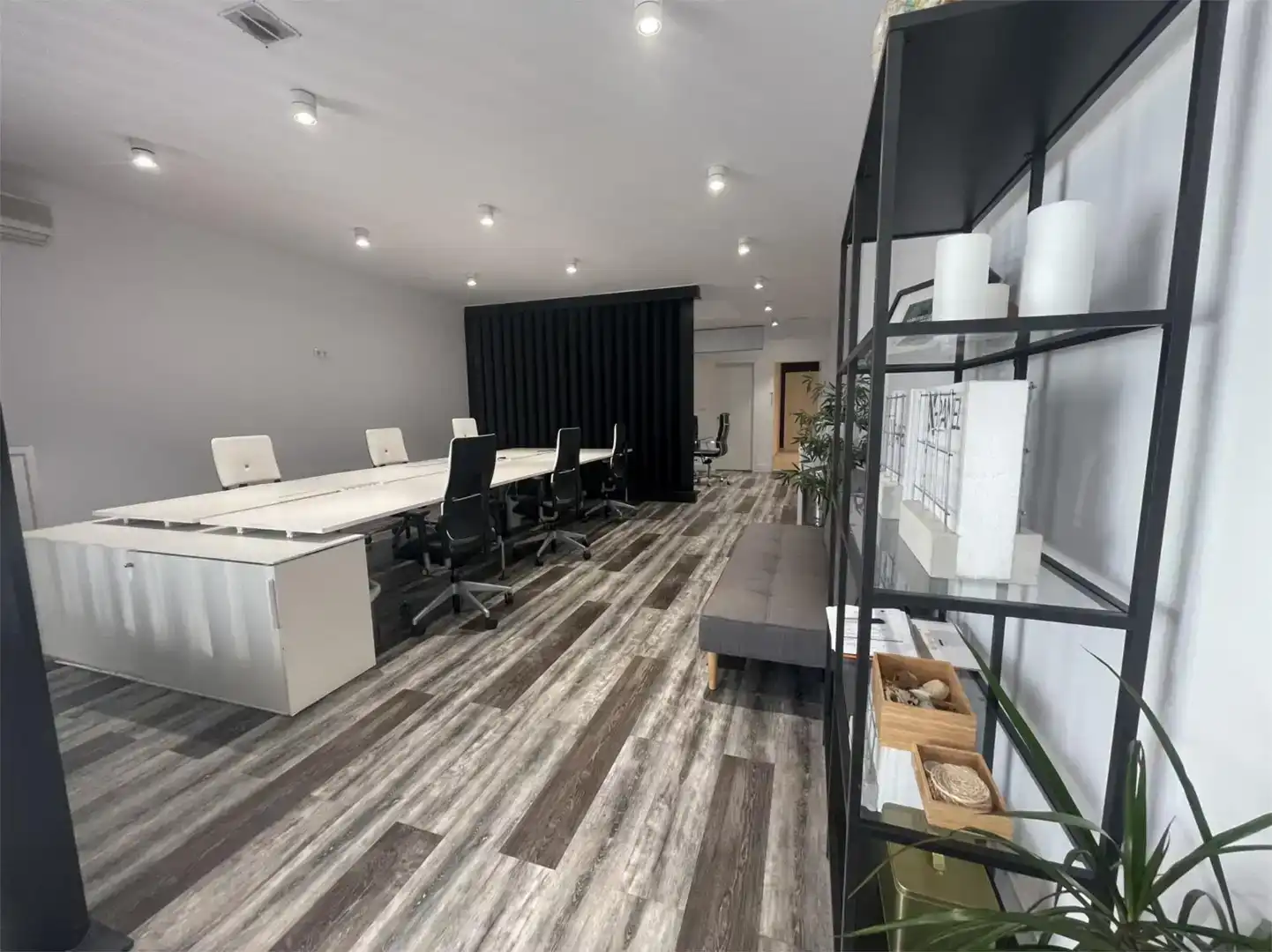 Office for rent in Estepona  with Air Conditioner and Furnished