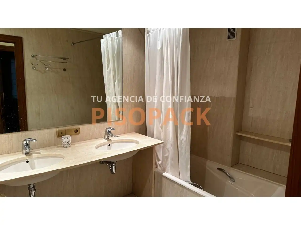 Baño de Piso en venta en  Pamplona / Iruña con Calefacción, Terraza y Balcón