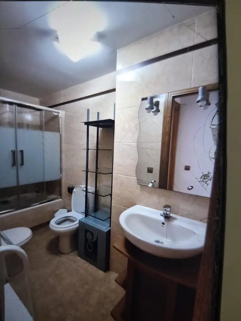 Baño de Piso para compartir en Almería