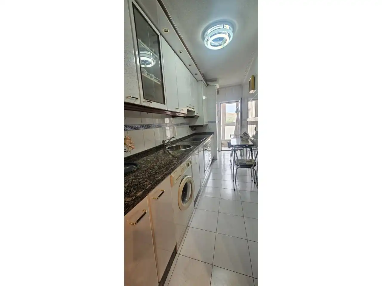 Cuina de Apartament en venda en León Capital  amb Calefacció, Parquet i Traster