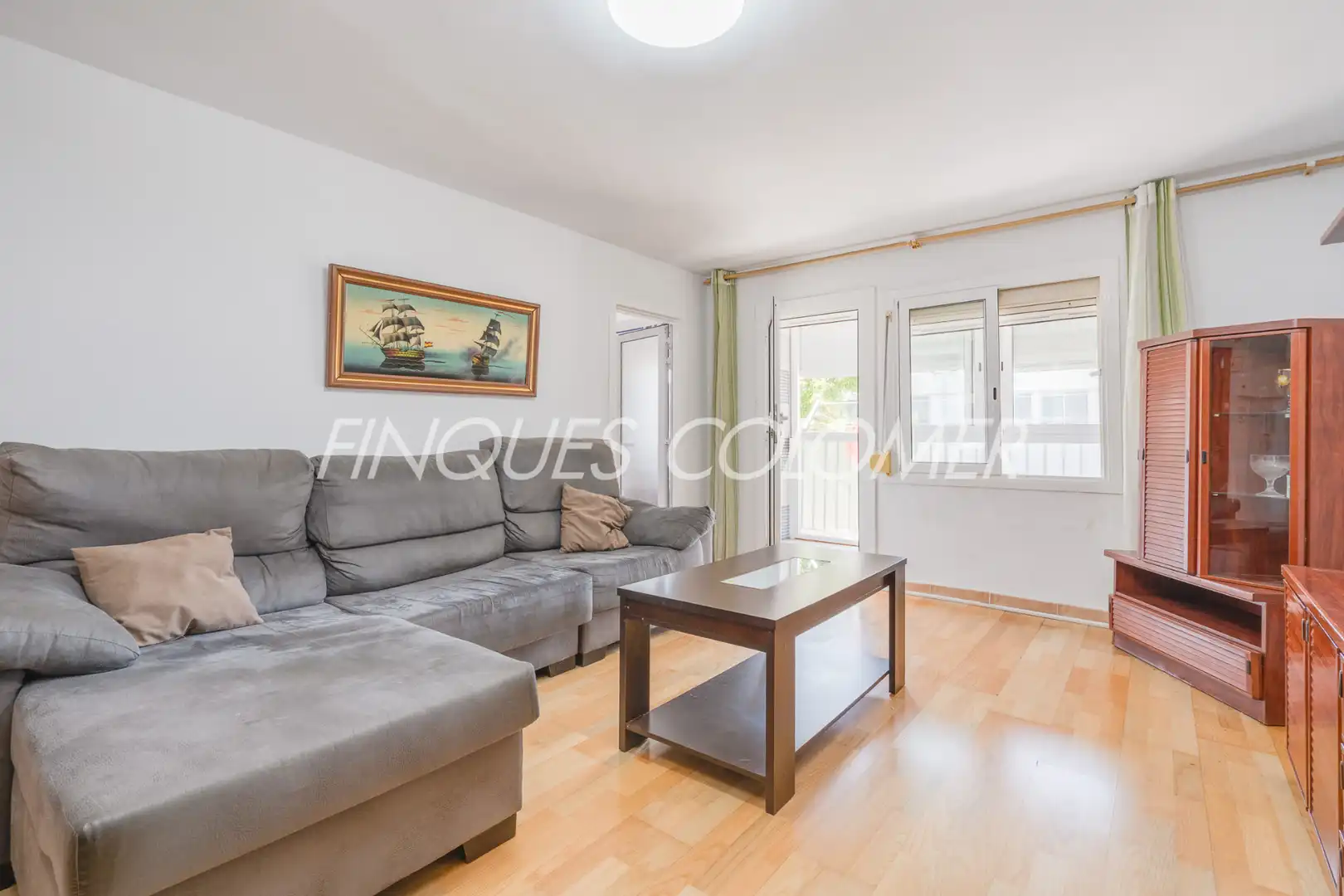 Sala d'estar de Pis en venda en Rubí amb Parquet, Balcó i Alarma