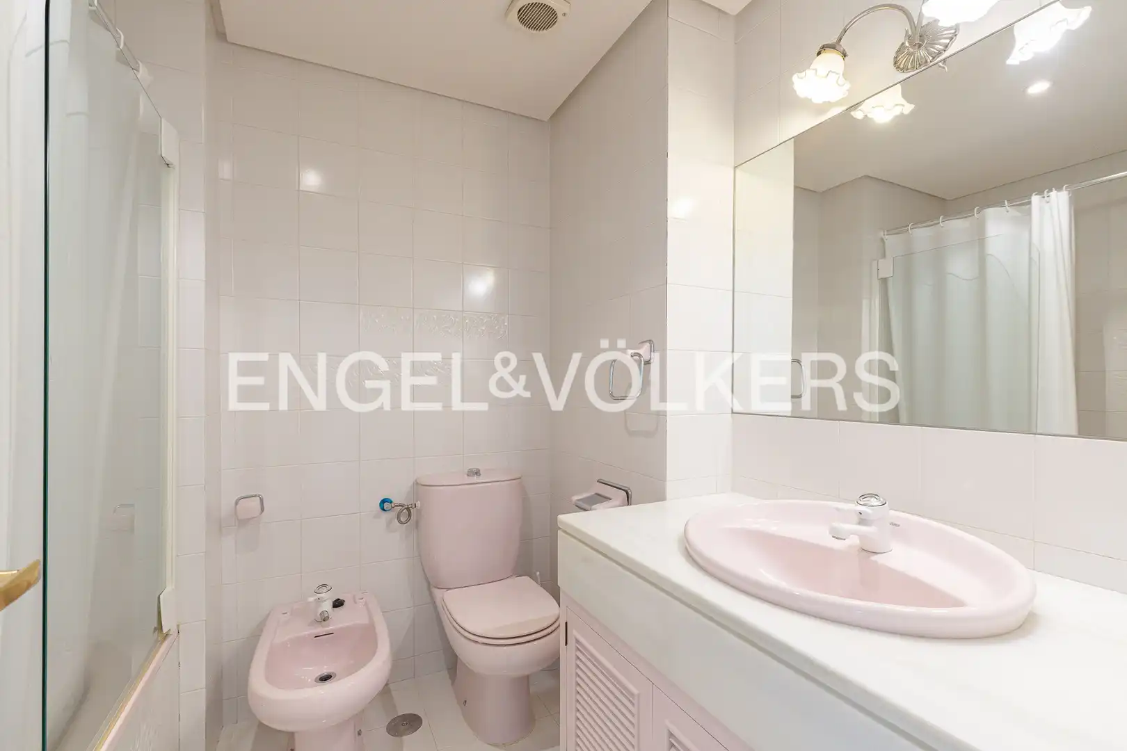 Baño de Casa o chalet en venta en Pozuelo de Alarcón con Aire acondicionado, Calefacción y Jardín privado