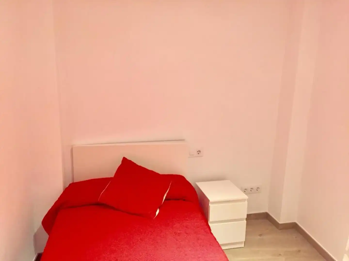 Piso de alquiler en El Raval - Portes Encarnades