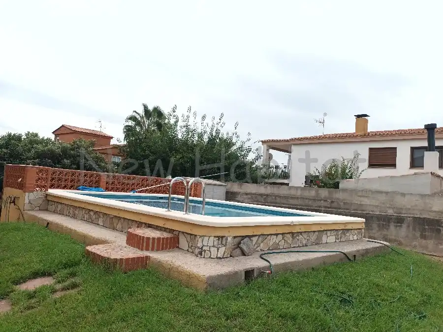Villa mit Pool zum Verkauf in Oeste