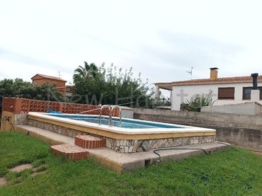 Chalet con piscina en venta en Oeste