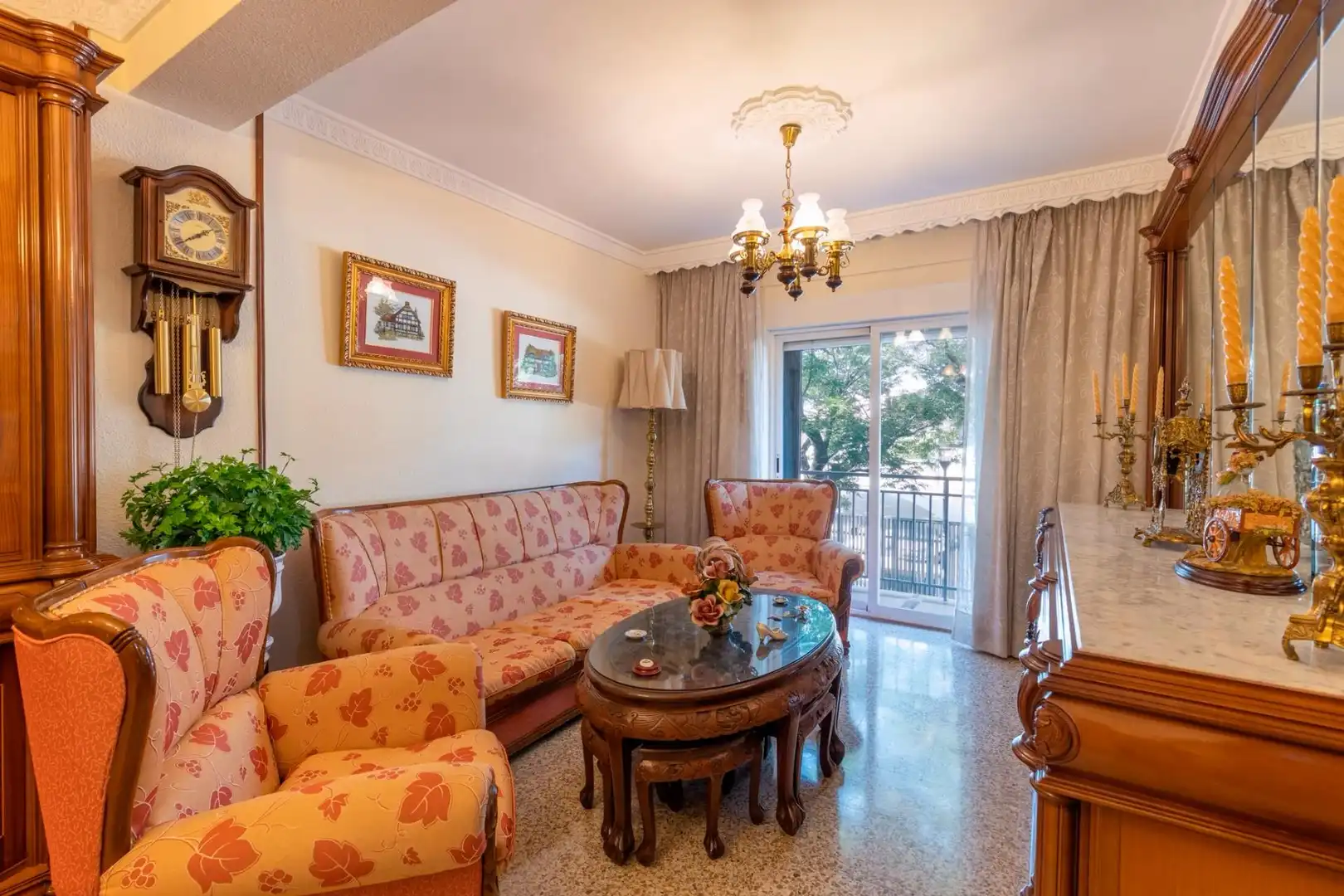 Living room of Flat for sale in Granada  with Air Conditioner, Heating and TV