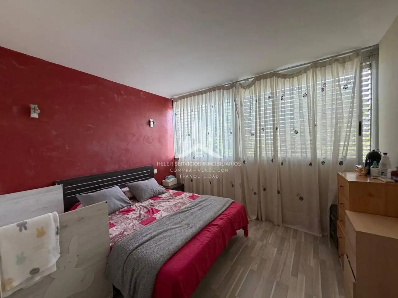 Habitación de Piso en venta en Castellón de la Plana / Castelló de la Plana con Balcón y Alarma