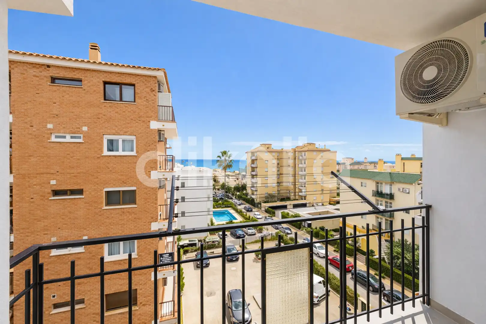 Außenansicht von Wohnung zum Verkauf in Torremolinos mit Klimaanlage, Privatgarten und Terrasse