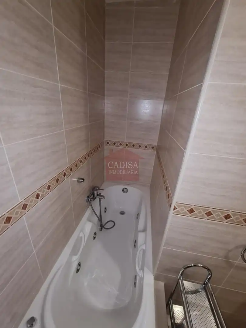 Baño de Piso de alquiler en Salamanca con Calefacción, Trastero y Amueblado