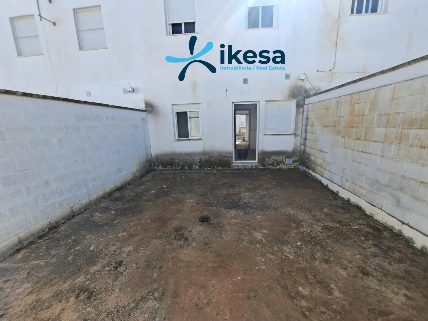 Casa adosada en venta en Bonares