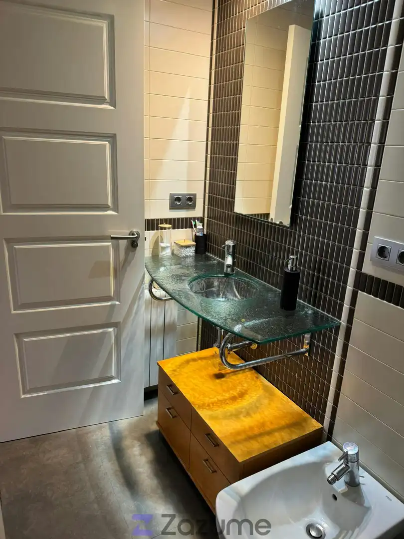Bathroom of Flat for rent in Zaragoza  with Air Conditioner, Heating and Parquet flooring