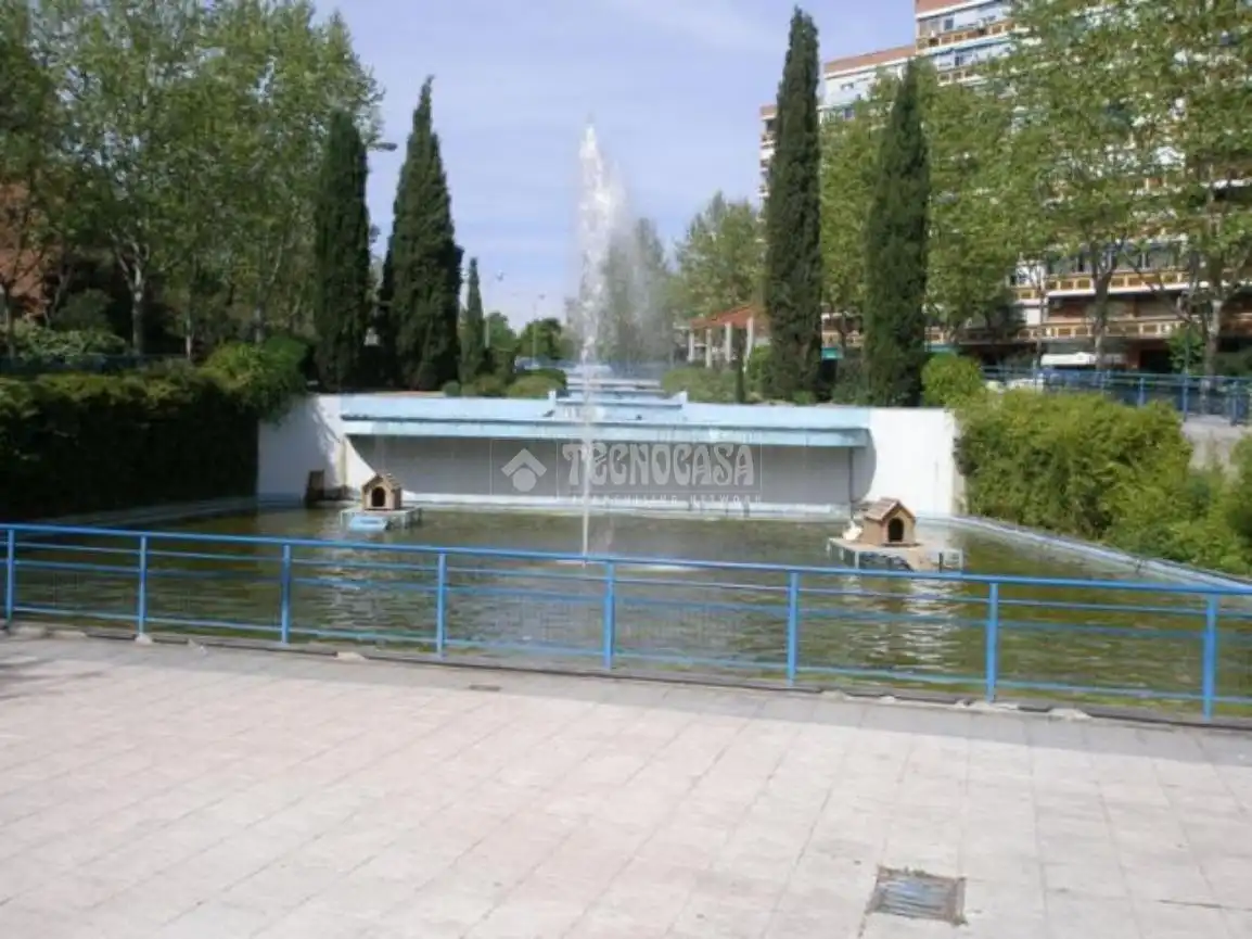 Swimming pool of Commercial properties for sale in Fuenlabrada  with Air Conditioner and Alarm