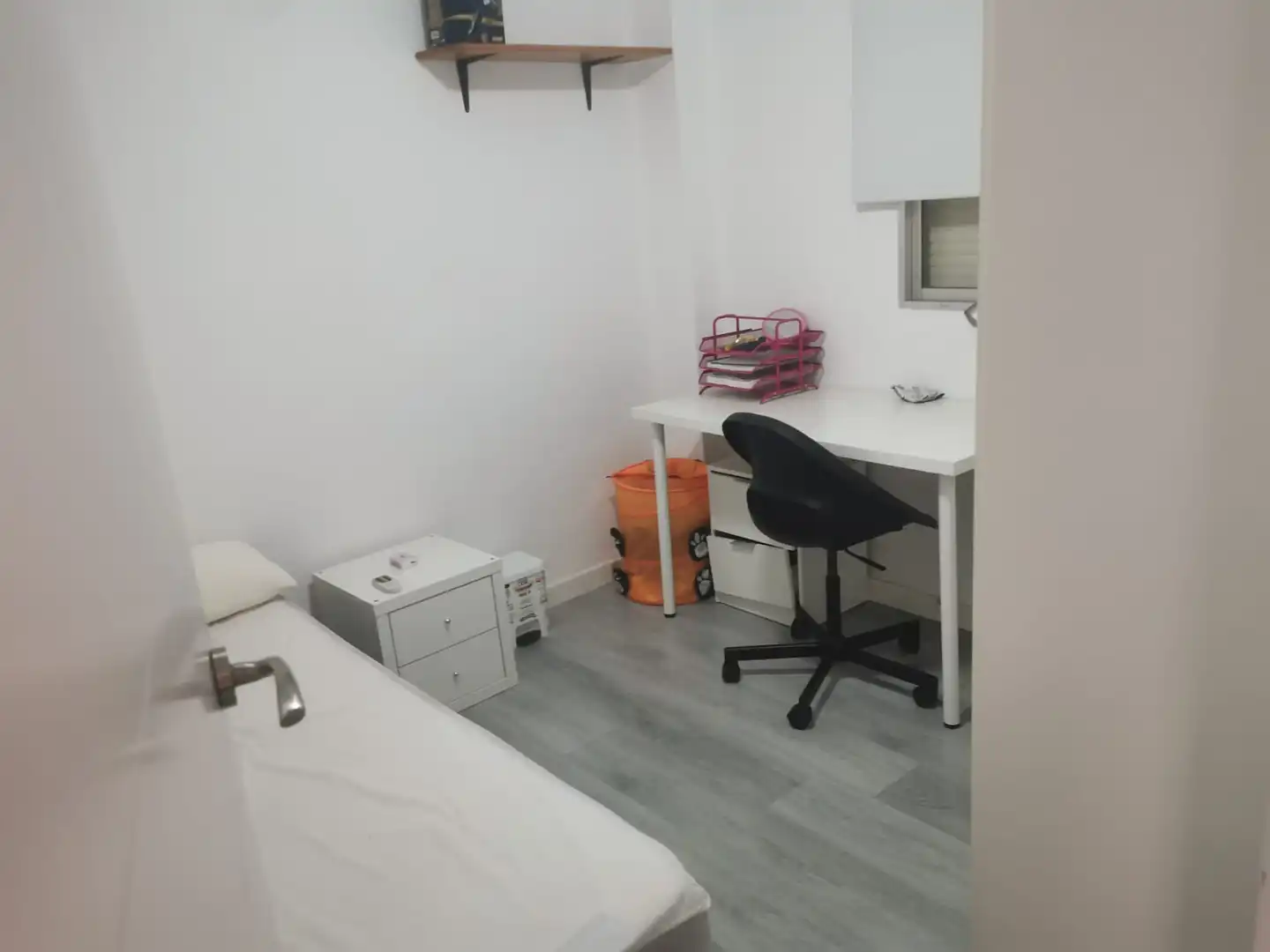 Bedroom of Flat for sale in Sevilla  with Air Conditioner, Heating and Furnished