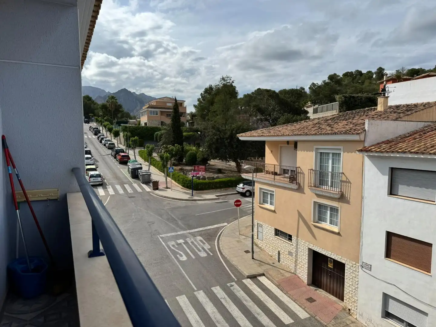 Vista exterior de Piso en venta en La Nucia con Terraza y Piscina comunitaria