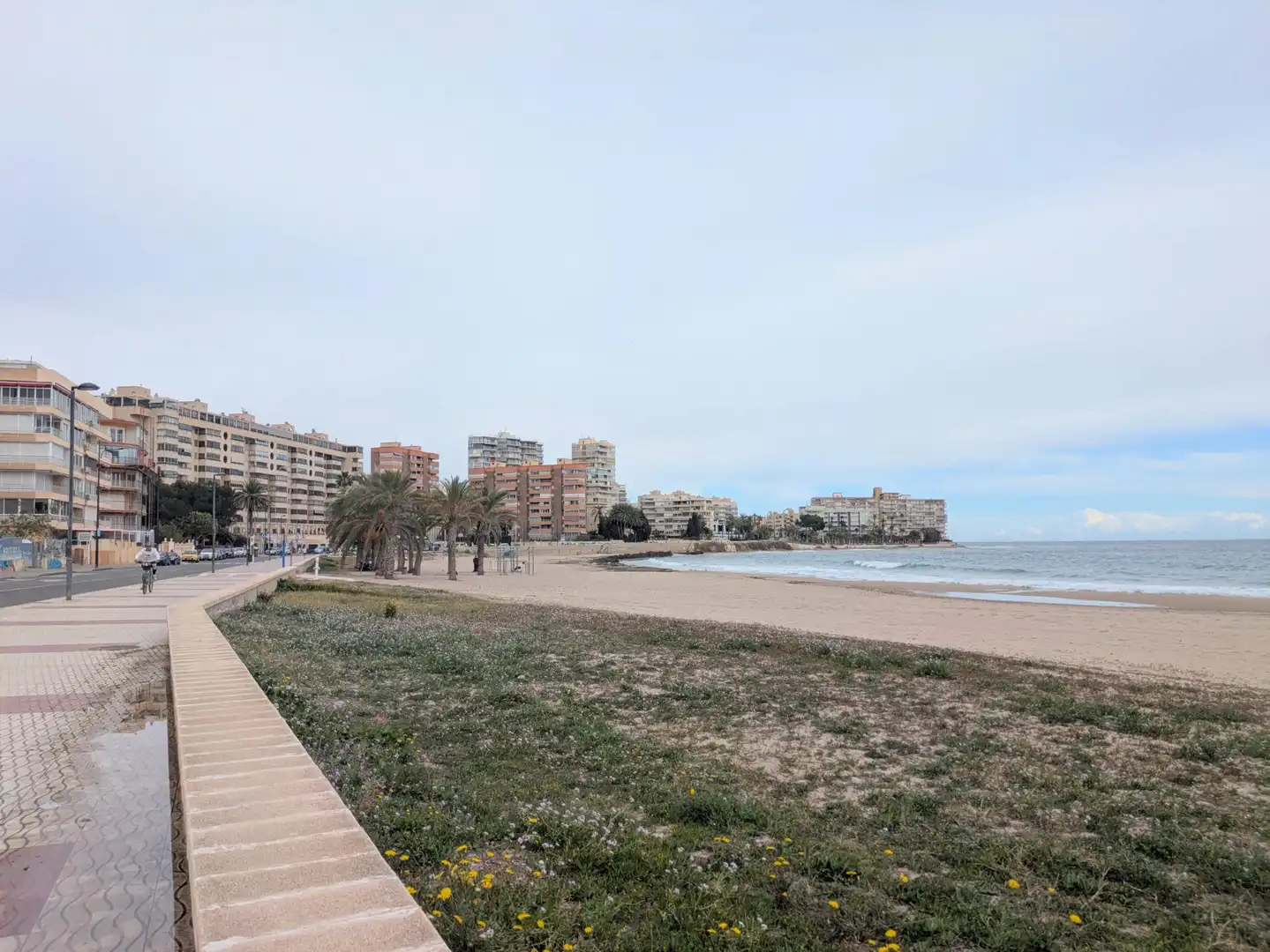 Vista exterior de Pis en venda en El Campello amb Balcó i Piscina comunitària