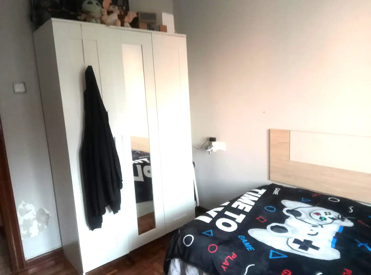 Habitación de Piso en venta en Gijón  con Terraza y Amueblado
