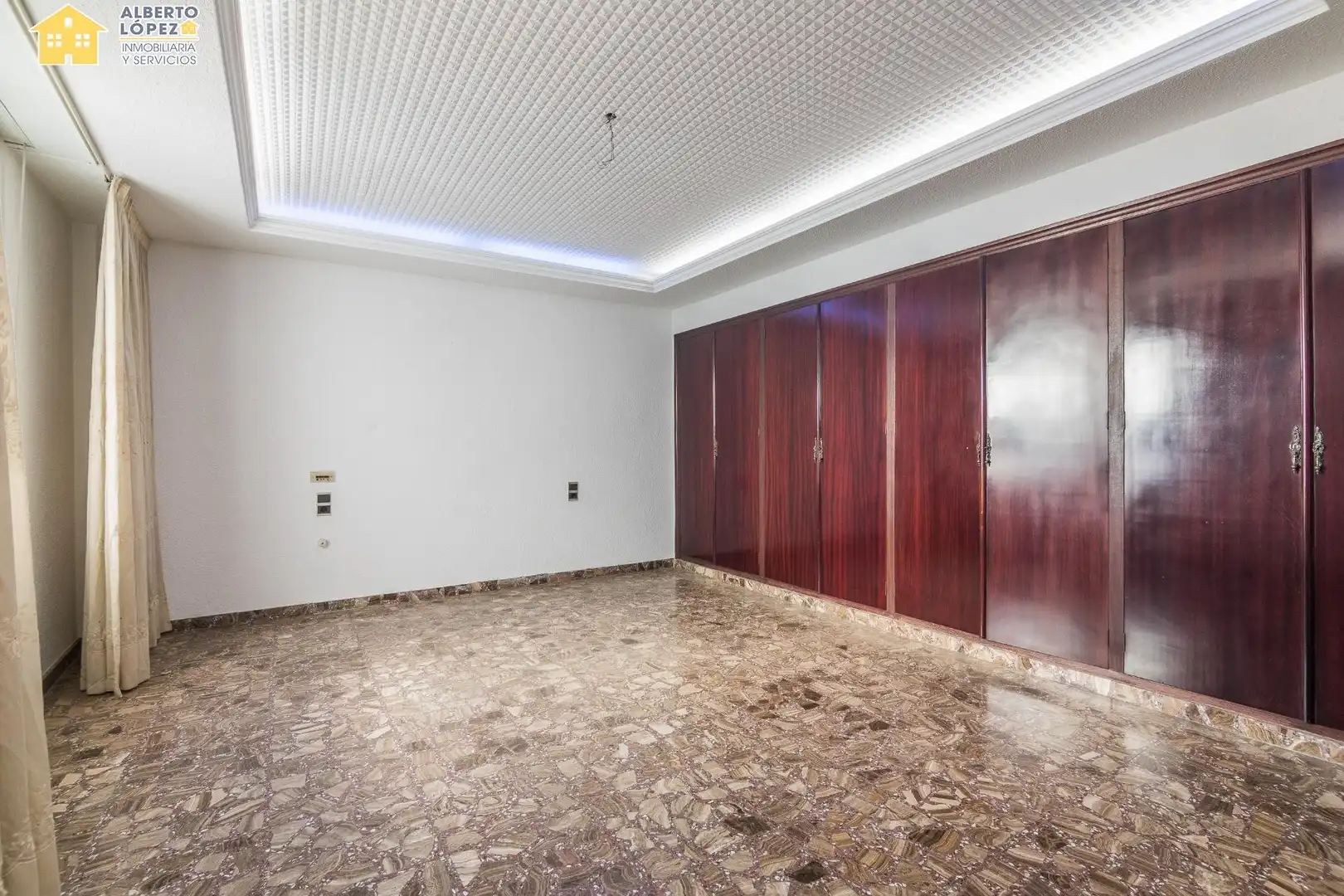 Ático en venta en Elche / Elx con Terraza y Balcón
