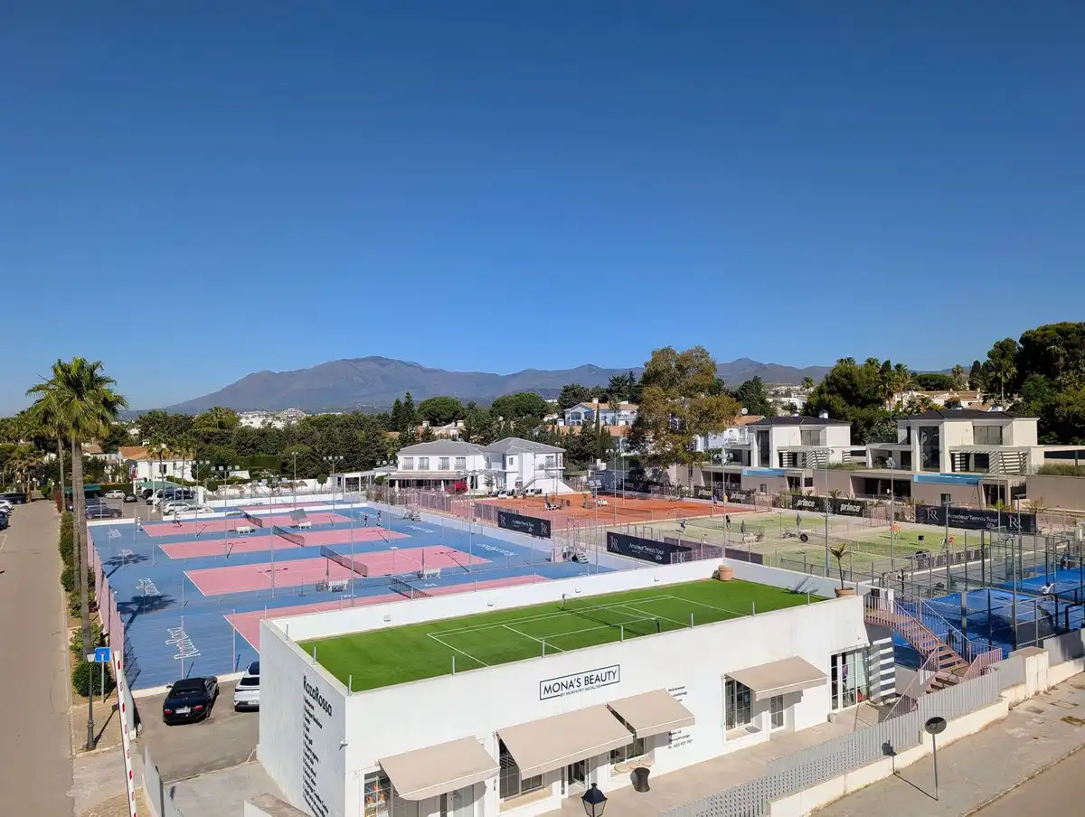 Vista exterior de Ático en venta en Estepona con Aire acondicionado y Terraza