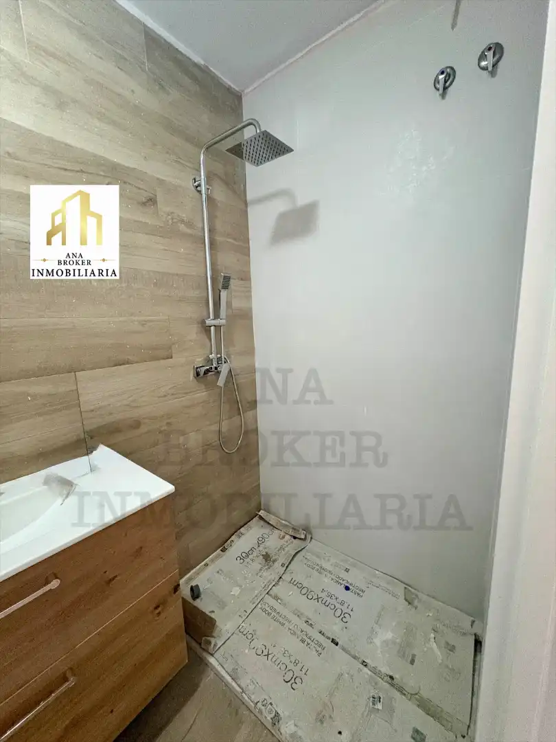 Bany de Apartament en venda en Ronda amb Balcó