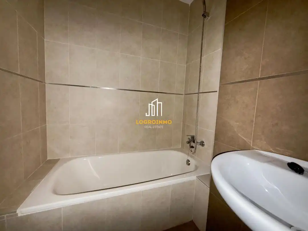Piso con ascensor en venta en Lardero, imagen 24