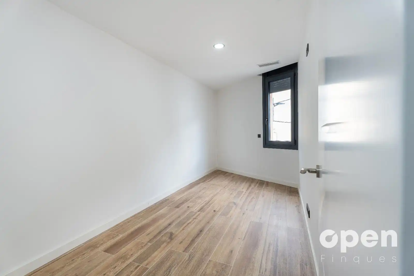 Schlafzimmer von Wohnung zum Verkauf in Terrassa mit Klimaanlage, Heizung und Terrasse