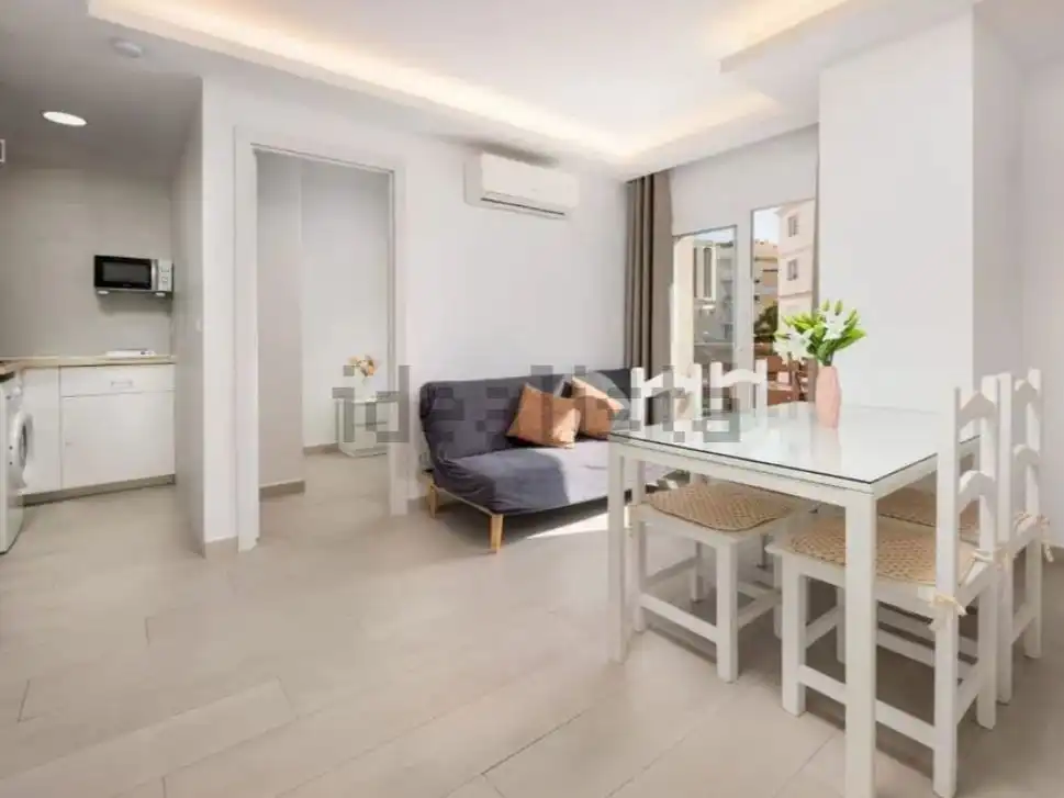 Sala d'estar de Pis en venda en Benalmádena amb Aire condicionat, Terrassa i Piscina