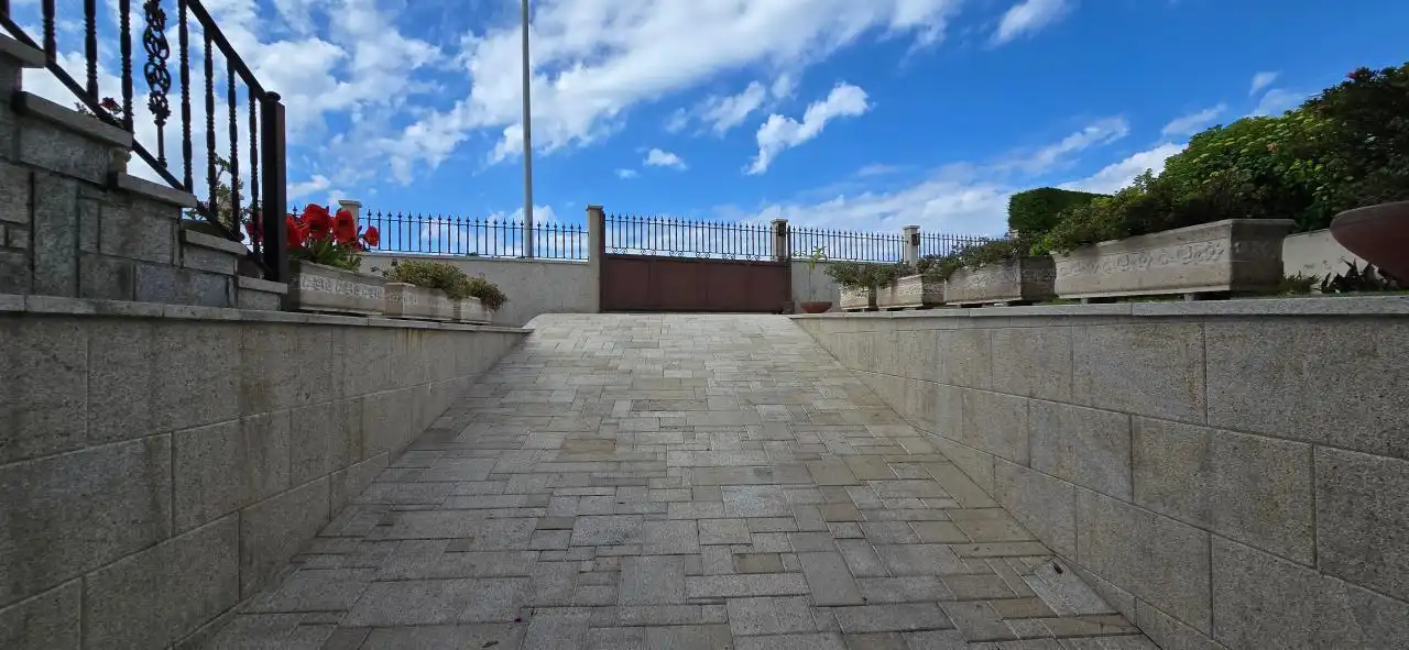 Terrassa de Casa o xalet en venda en Vilagarcía de Arousa amb Calefacció, Jardí privat i Terrassa