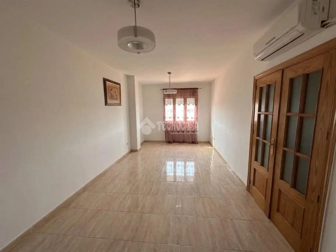 Habitatge amb terrassa en venda a Mengíbar