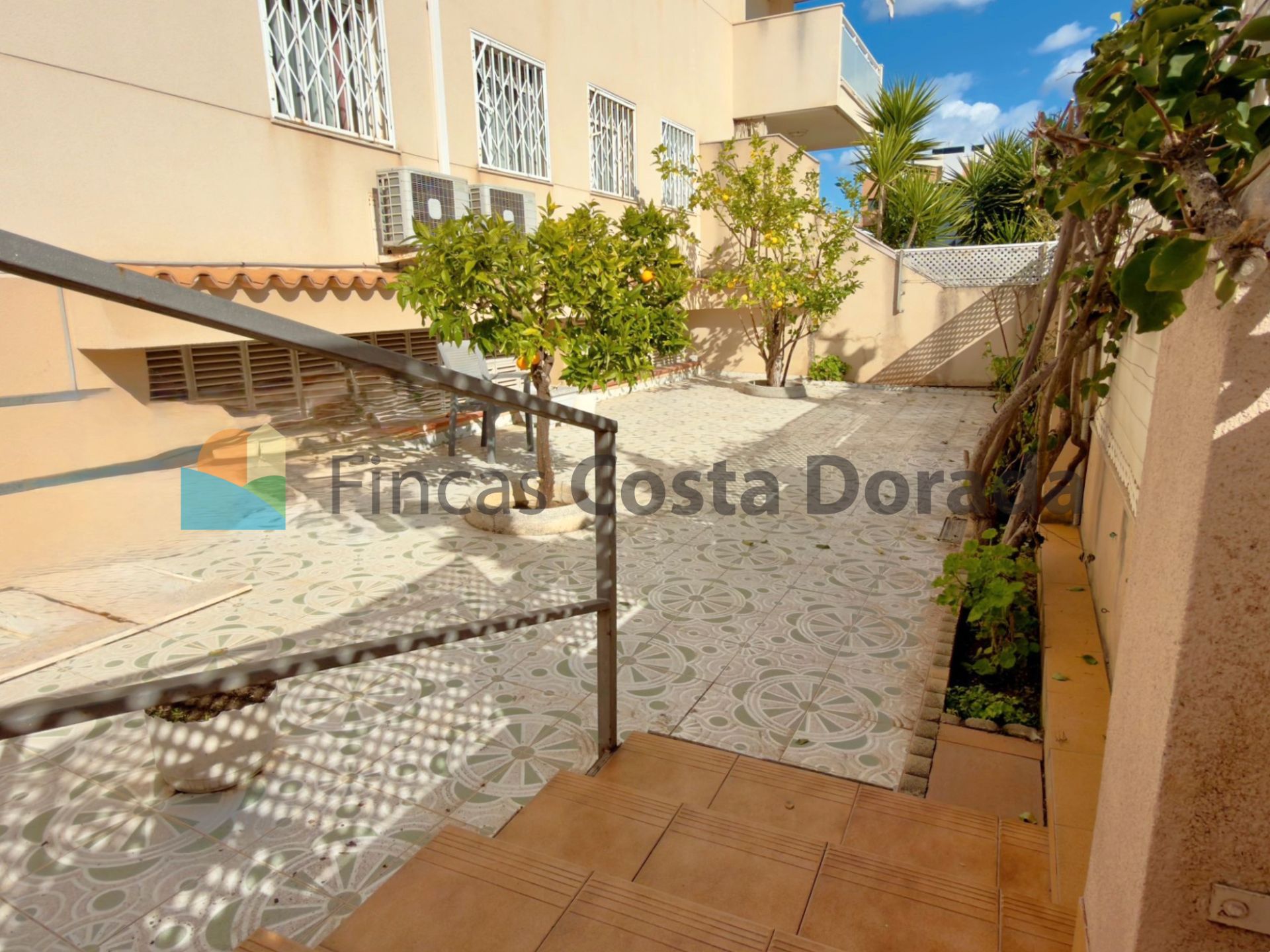Exterior view of Planta baja for sale in Cubelles  with Air Conditioner, Heating and Private garden