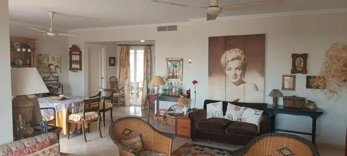 Sala de estar de Ático en venta en Marbella con Aire acondicionado, Calefacción y Terraza