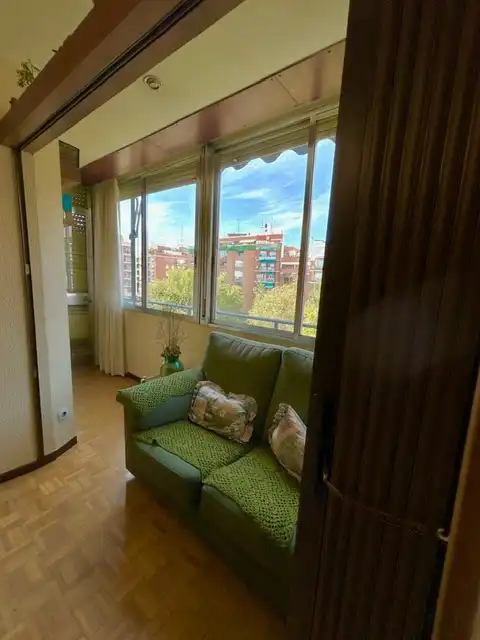 Dormitori de Pis en venda en Madrid amb Calefacció, Terrassa i Moblat