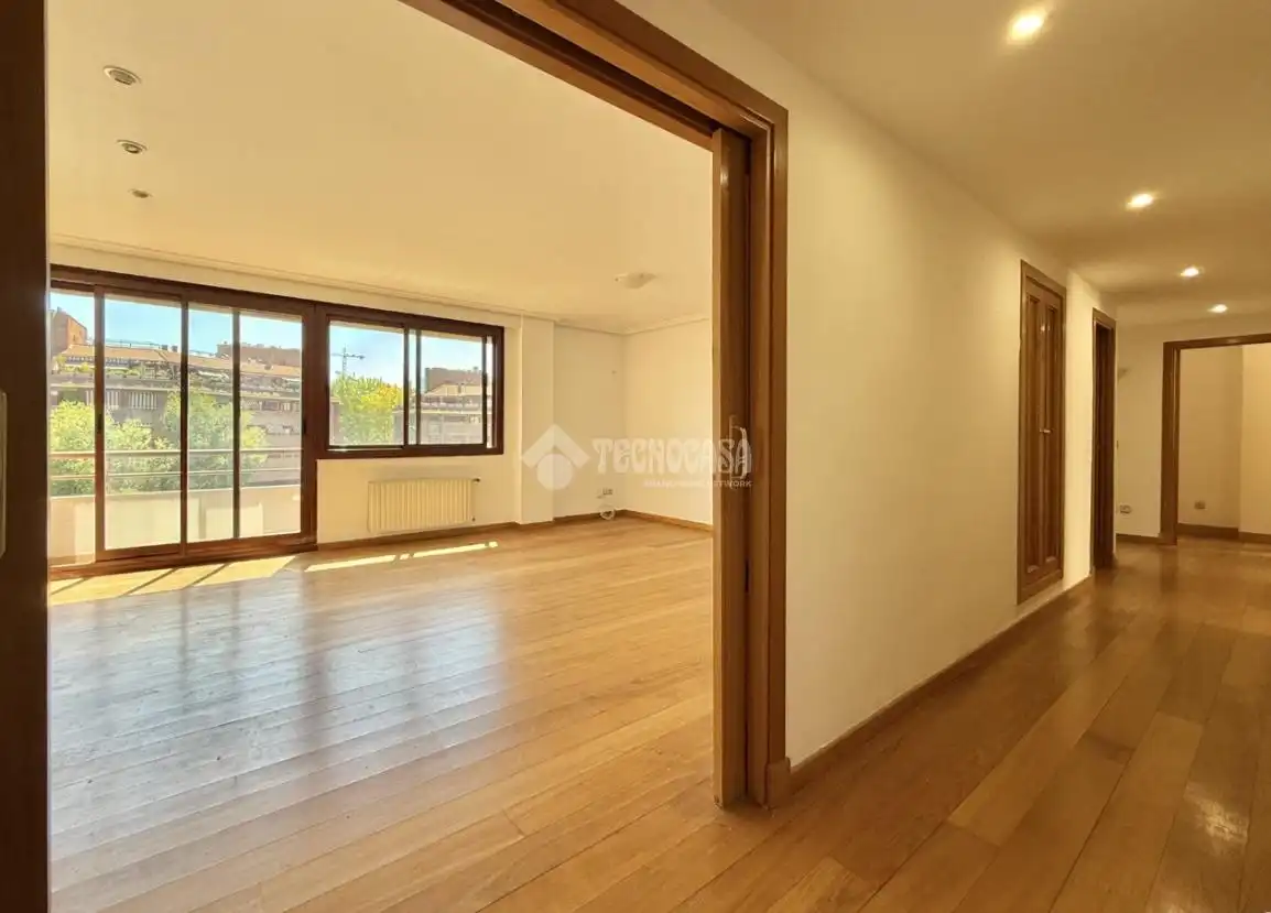 Living room of Flat for sale in Madrid  with Air Conditioner, Heating and Storage room