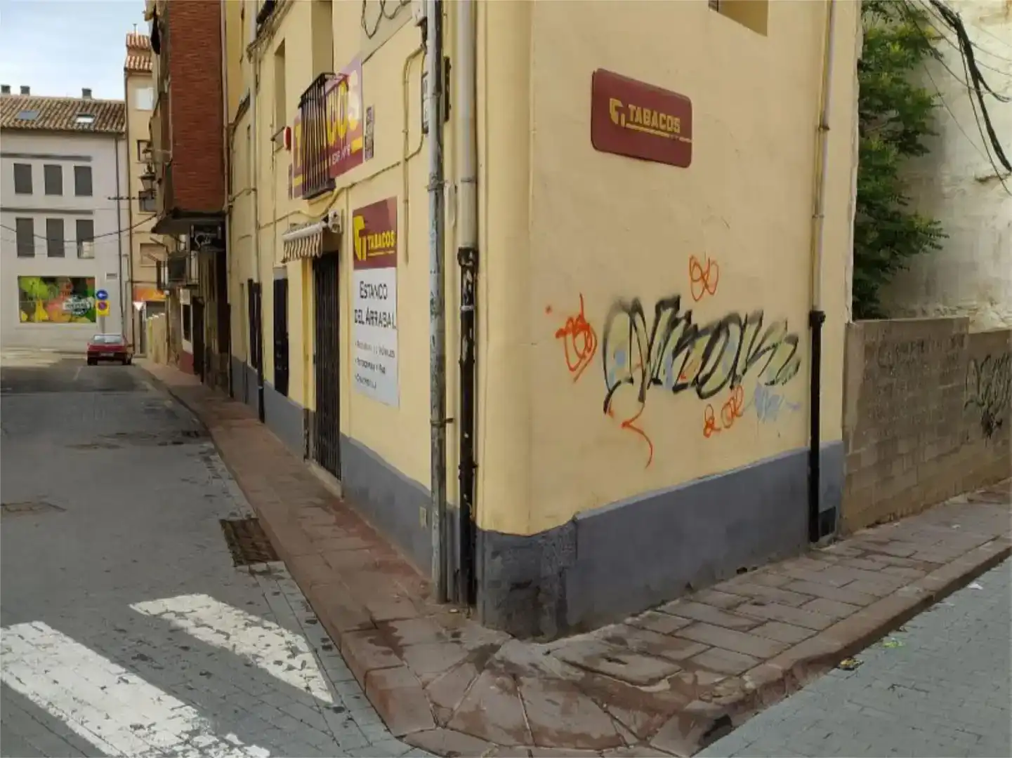 Casa adosada en venda en Teruel amb Moblat i Balcó